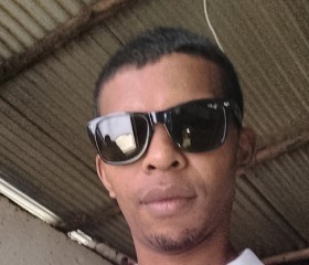 Navle, 32, Toamasina