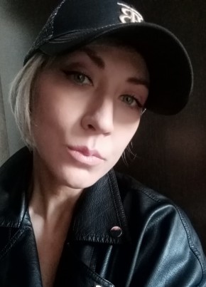 Оленька, 32, Россия, Томск