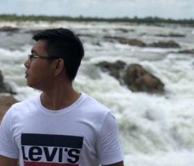 Oranda, 31, Battambang
