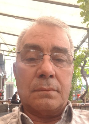 Hilmi Görmez из İzmir 72 года