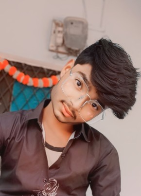 Ravi Raj, 19, India, Mau Aimma