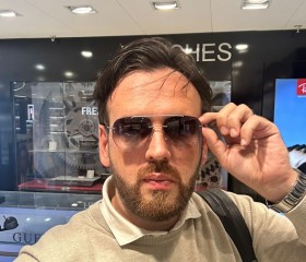 Vadim Cooper, 37, Astrakhan