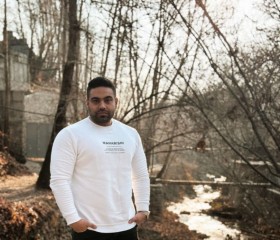 AGH, 33, Karaj