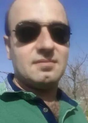 Elio из بَيْرُوت 18 лет