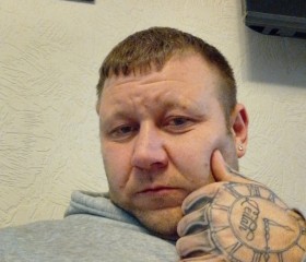 Daniel, 38, Llanelli