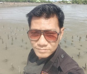 รักชาติ, 49, Krathum Baen