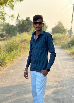 Vivek Solanki, 19, India, Nadiād