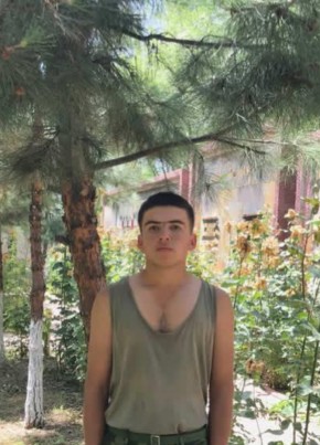 Абдулло из Душанбе 20 лет
