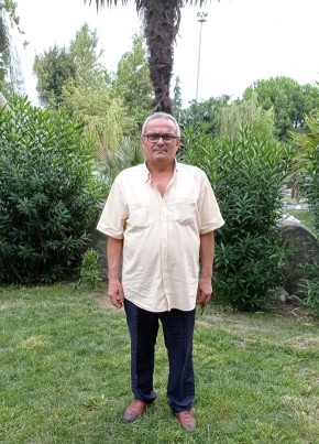 İsmet Akyüz, 61, Türkiye Cumhuriyeti, İstanbul