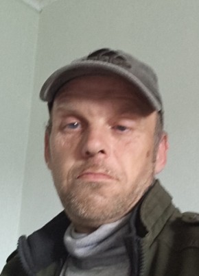 Денис из Саратова 42 года