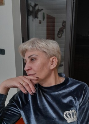 Nadezda, 52, Repubblica Italiana, Striano