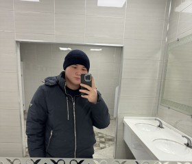 Arsen, 19, Bishkek