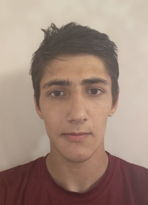 Никита из Махачкалы 18 лет
