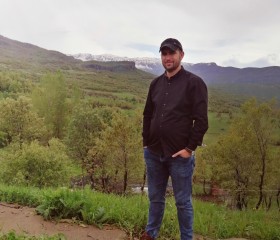 Sarbast, 40, Ruwandiz