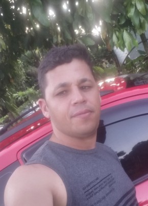 Roberto, 41, República Federativa do Brasil, Macaé