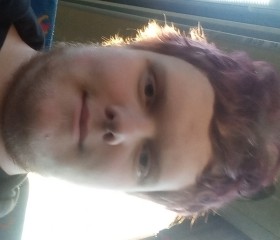 Emlyn pendragon, 21, Llantrisant