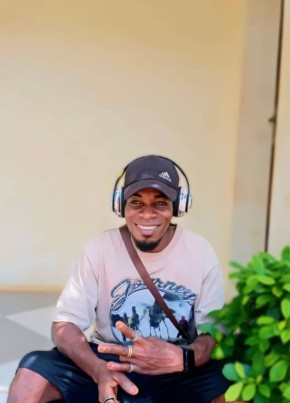Iliasso Nassirou из Cotonou 32 года