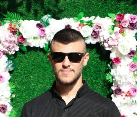 Saŕ⁴³, 18, Janin