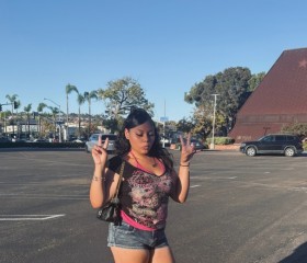 maddie, 18, San Diego