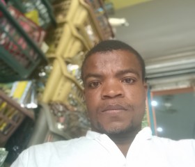 Cédric, 33, Douala