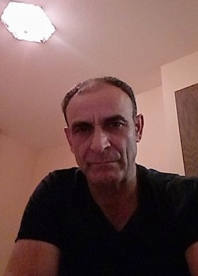 Slavisa Komatovi, 51, Republika e Kosovës, Burimi