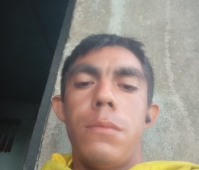 Adrián, 24, Montreal