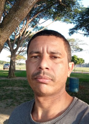 Roberto, 41, República Federativa do Brasil, Linhares