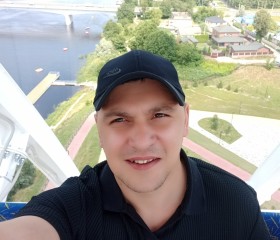 Andrey, 32, Pskov