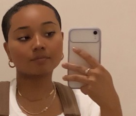 Jennifer, 26, Laval