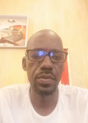 Steeve из Douala 43 года
