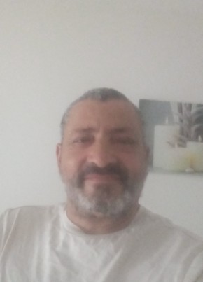 Djamel из Grenoble 64 года