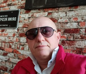 Leone, 53, Cerrik