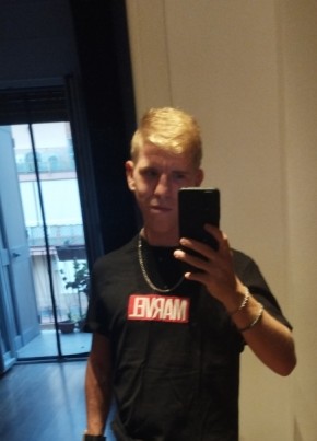 ANDREY из Palermo 20 лет