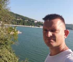 Maksim, 34, Anna