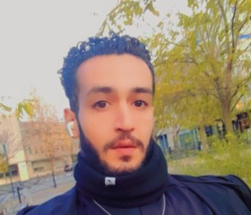 Mohamed, 30, Paris