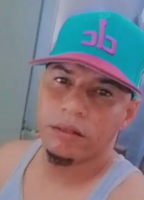 luis из Bajos de Haina 37 лет
