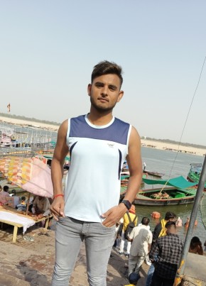 Landboy, 18, India, Varanasi