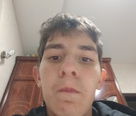 Bogdan, 19, Moscow