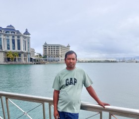 Man, 18, Port Louis