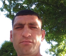 Ara Armen, 45, Yerevan