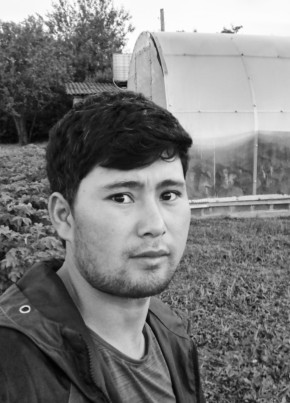 Фаррух Хакимов из Ярославли 18 лет