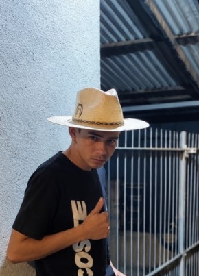 Matheus из Cachoeiro de Itapemirim 21 год