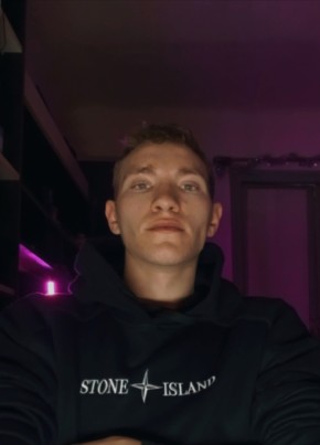 Алексей Васильев из Белово 23 года