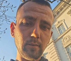 Kristóf, 28, Budapest
