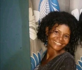 Sitraka, 33, Antananarivo