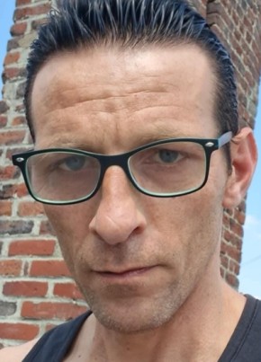 Cedric из Péruwelz 40 лет