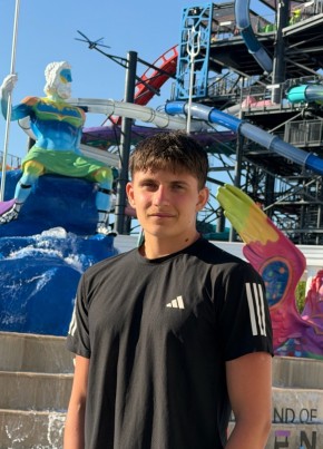 Илья из Muratpaşa 18 лет
