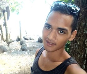 Max Johnston, 23, Papeete