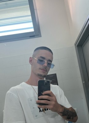 Massimo, 23, Repubblica Italiana, Valeggio sul Mincio