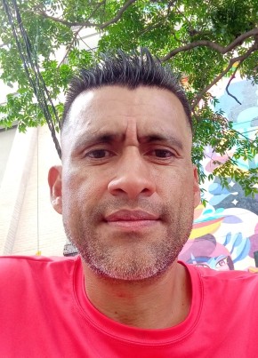 Andrés из Medellín 44 года